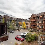 Romantic Mountain Escape - Hot Tubs & Private Balcony! Managed By Little Sister Getaways