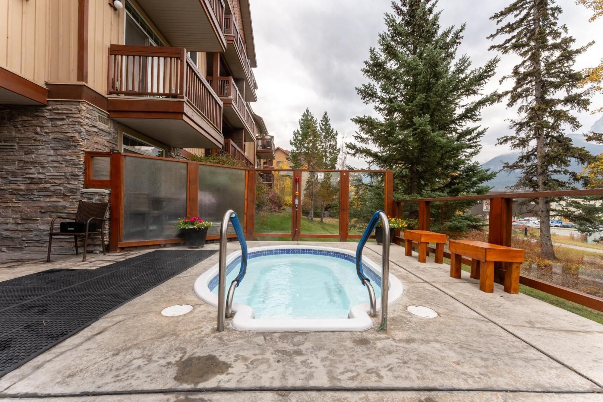 Apartment Romantic Mountain Escape - Hot Tubs & Private Balcony! Managed By Little Sister Getaways *