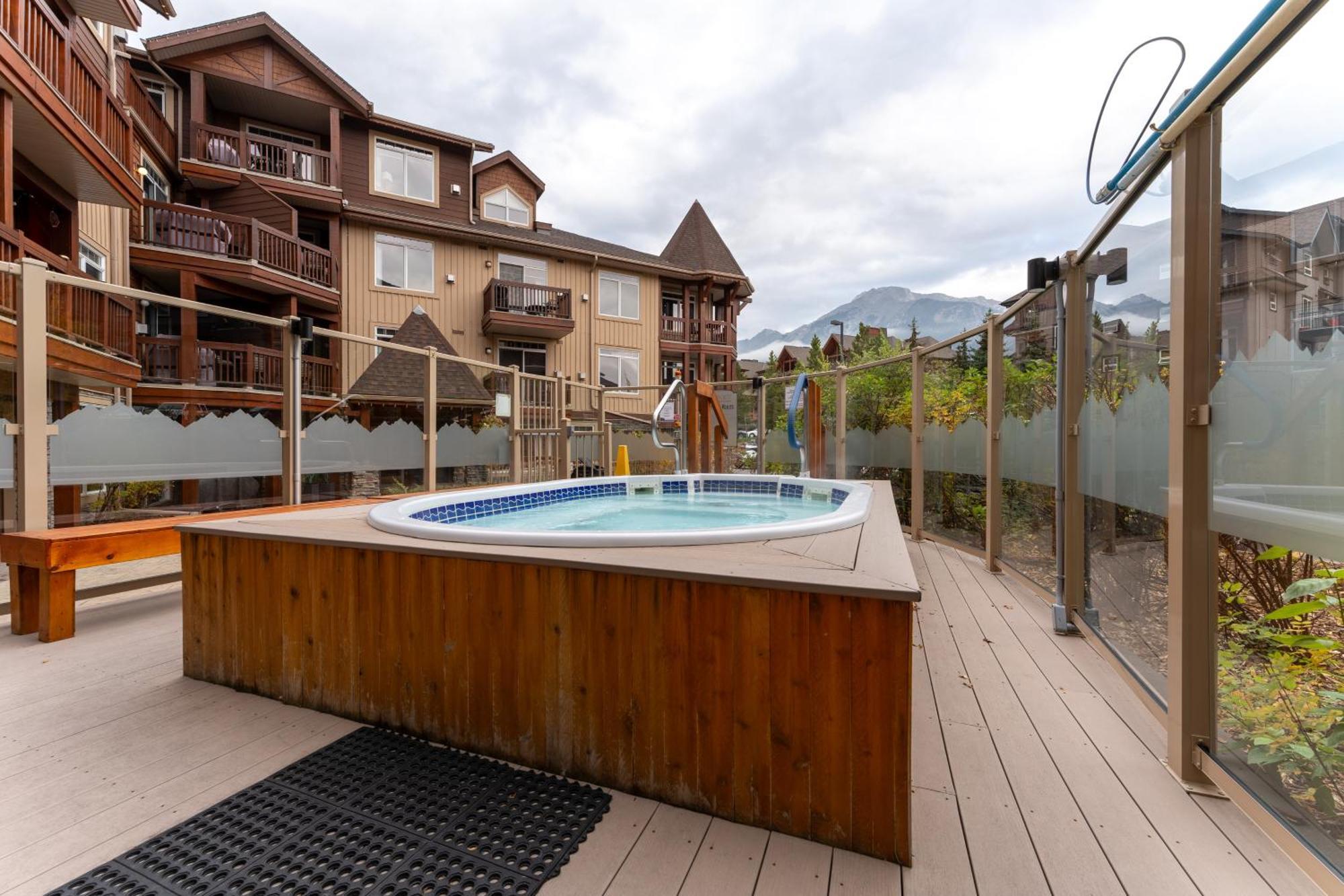 Romantic Mountain Escape - Hot Tubs & Private Balcony! Managed By Little Sister Getaways *