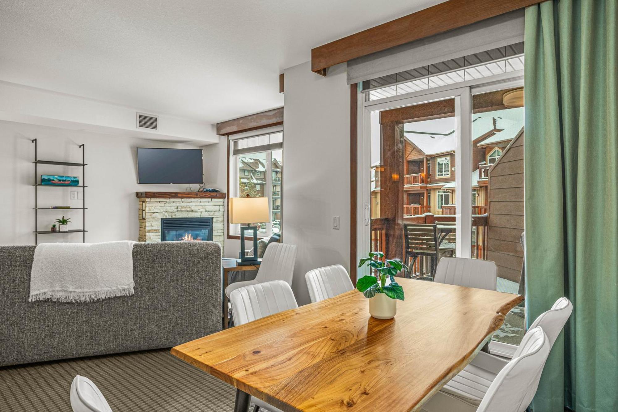 Apartment Romantic Mountain Escape - Hot Tubs & Private Balcony! Managed By Little Sister Getaways