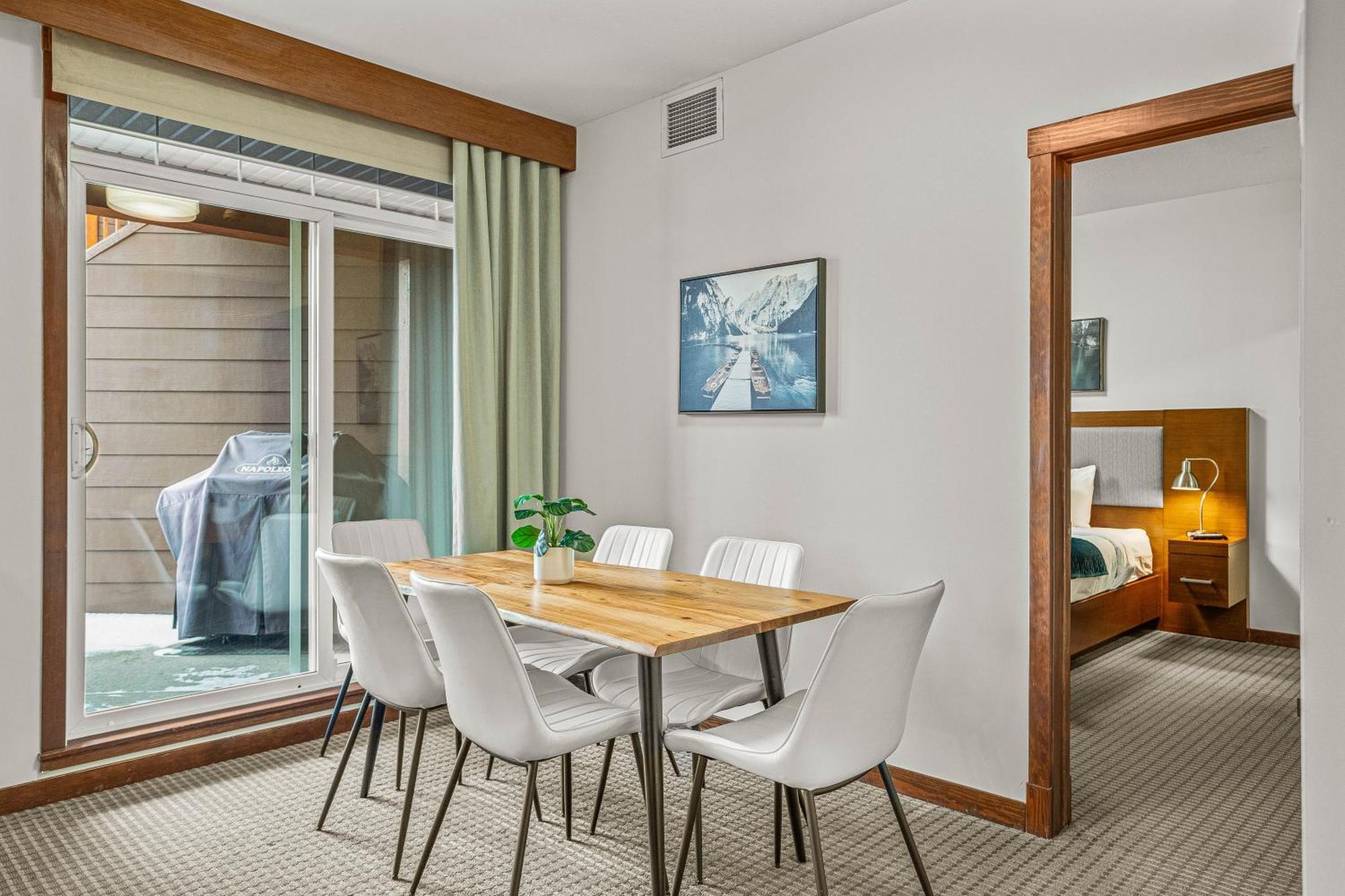 Apartment Romantic Mountain Escape - Hot Tubs & Private Balcony! Managed By Little Sister Getaways Canmore