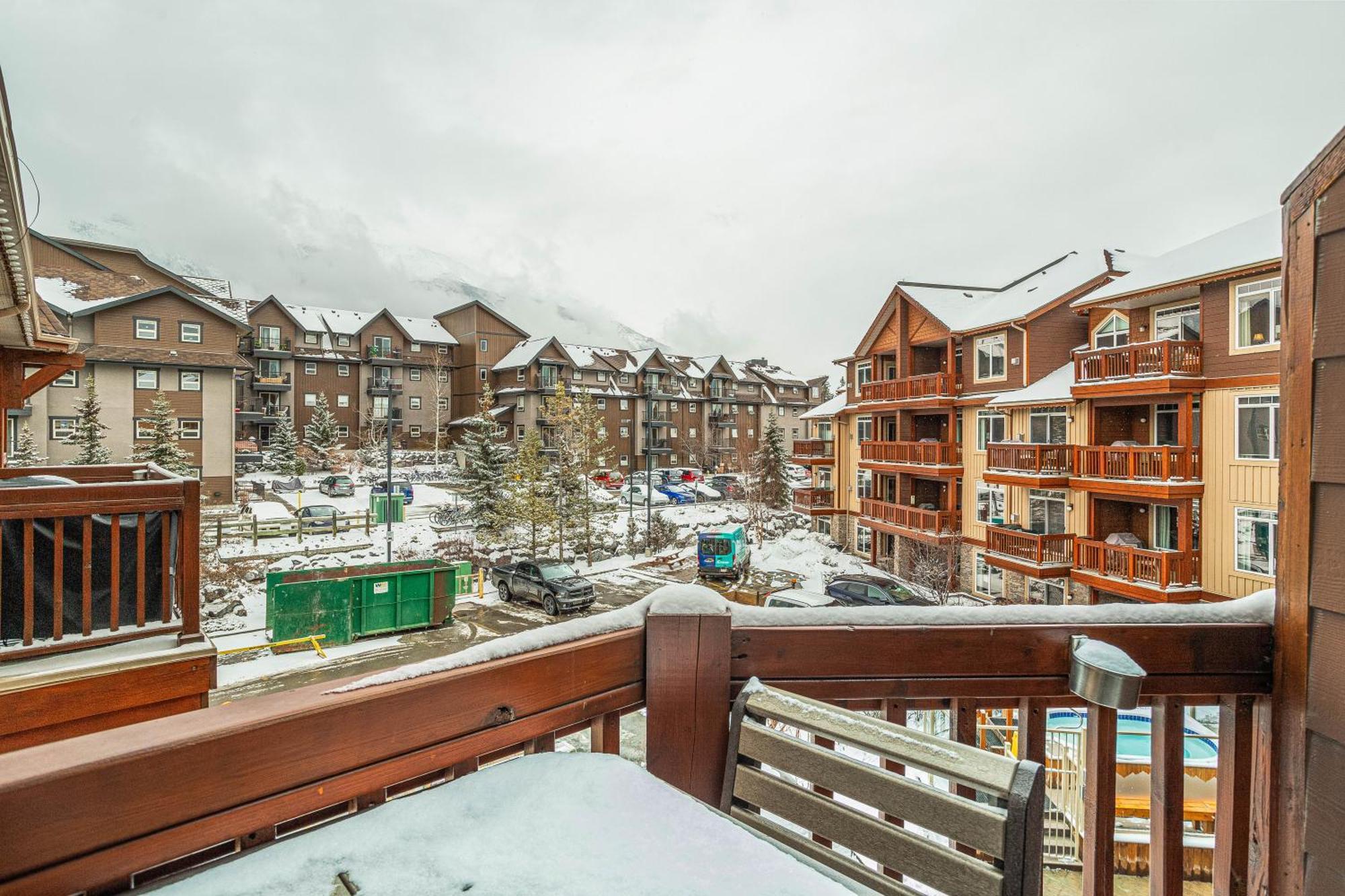 Apartment Romantic Mountain Escape - Hot Tubs & Private Balcony! Managed By Little Sister Getaways Canmore